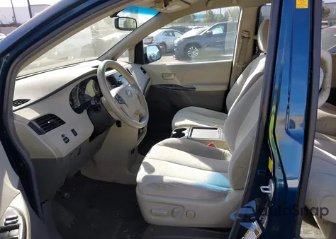 2011 Toyota Sienna Le V6 из США, поврежденный, VIN 5TDKK3DC4BS036931